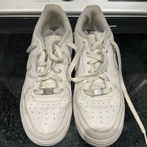 White Air Force nike. Worn a hand full of times - Picture 1 of 5
